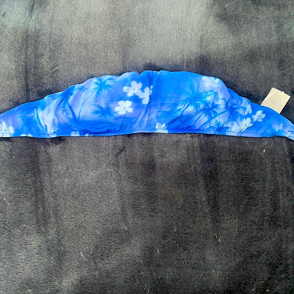 Strapless swim suit top blue with flowers and palm trees.